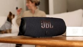 Три bluetooth-колонки и проигрыватель винила на скидке. Подборка для меломанов от The Verge 
