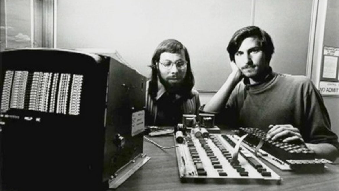 Один из первых компьютеров Apple с надписью Джобса продадут с аукциона