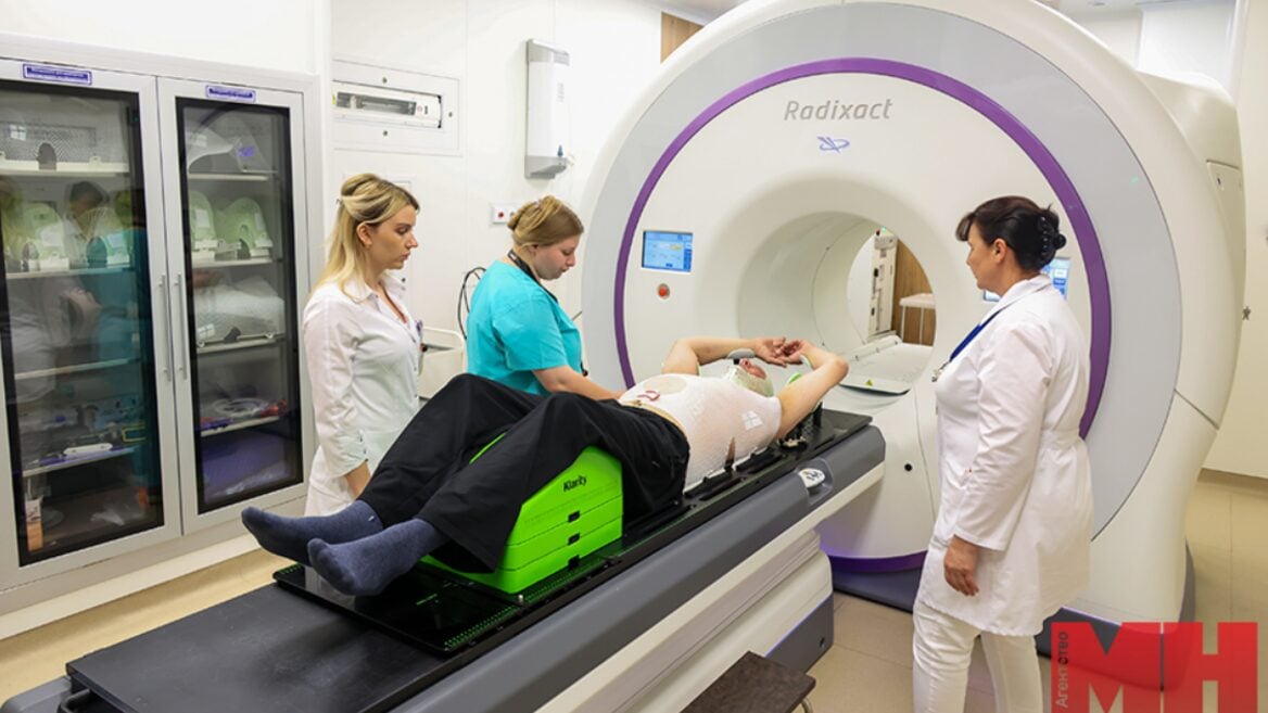 В Минске появился аппарат с ИИ для лечения рака — единственный в СНГ