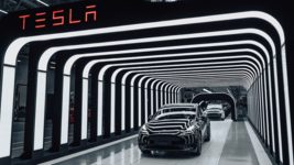 Модели Tesla, выпущенные в Германии и Китае, различаются по качеству