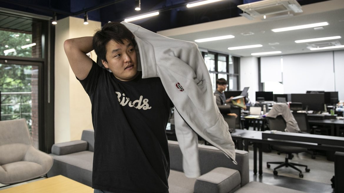 Разработчик криптовалюты Luna: я не в бегах. Южная Корея — Интерполу: найдите его пожалуйста