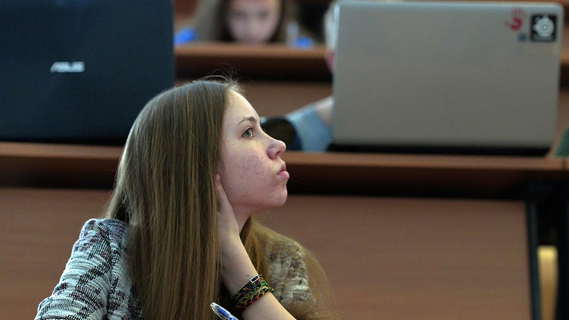 В России предложили распределять студентов-бюджетников в оборонку на 5 лет