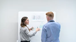 На попятную: глава Microsoft AI передумал увольнять юристов и бухгалтеров из-за ИИ