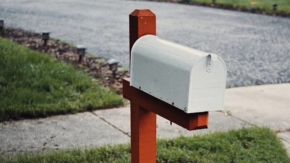 Если не можете пробиться сквозь алгоритмы, отправляйте письма бумажной почтой — это работает