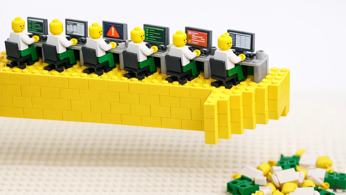 «Все поверили в сказку что ИИ уже идеален»: компании делают вид что понимают как внедрять ИИ