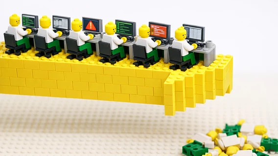 «Все поверили в сказку, что ИИ уже идеален»: компании делают вид, что понимают, как внедрять ИИ