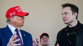 «Он сошел с ума»: Трамп и Маск переругались в соцсетях и продолжают это делать «Он сошел с ума»: Трамп и Маск переругались в соцсетях и продолжают это делать