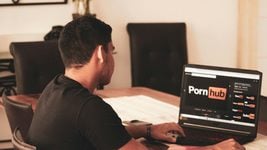 Pornhub наказал Францию и свернул работу Pornhub наказал Францию и свернул работу