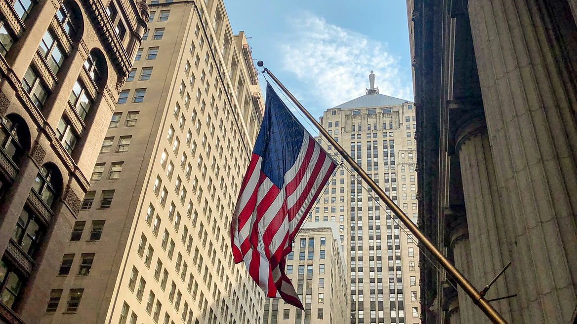 У техногигантов резко снизилось число заявок на визы H-1B