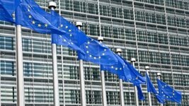 ЕС смягчит регулирование ИИ, чтобы не отстать от США и Китая