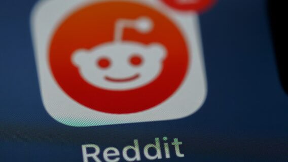 Это новый вид поискового продвижения? Компании спамят Reddit ИИ-ботами, чтобы чаще появляться в их ответах