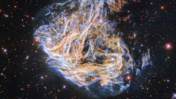 Телескоп «Хаббл» показал «красочный фейерверк» после смерти звезды в соседней галактике