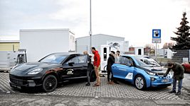 Экспресс-зарядка электромобилей от BMW и Porsche втрое обошла Tesla по мощности 