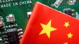 Китай тайно переманивает иностранных специалистов в полупроводниковой отрасли
