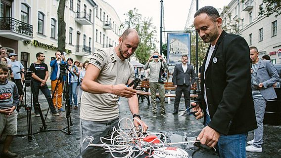Разработчики AR-памятника айтишнику в Минске объяснили, почему его можно увидеть только на девайсах 2017+ года 