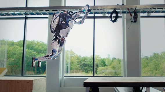 Boston Dynamics показала робота-паркурщика 