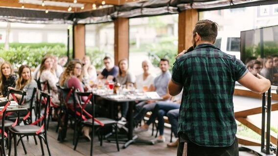 Чёрная пятница в школе ENRU: Скидка на курсы, чтобы перестать молчать на митингах и начать расти