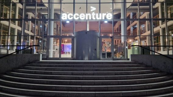 Accenture звальняе супрацоўнікаў, якія не ўпісваюцца ў эпоху ШІ. За квартал штат скараціўся на 12 тысяч