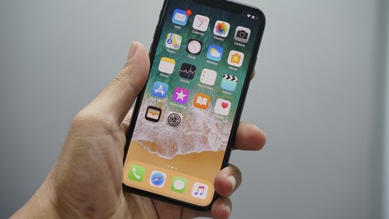 В комплектах новых iPhone 12 не будет зарядки и наушников