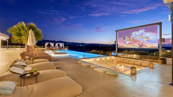 Ноутбук, созвоны, одинаковые дни. Почему айтишники выбираются из города на workation-кемпы