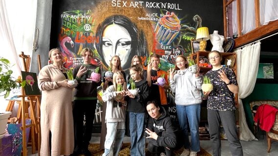 «Софтскилы, походы и английский без парт»: Корпоративные программы Space Jam для детей сотрудников в Польше