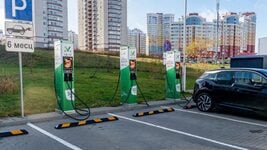 «Полный фарш, а цена как у пустой Tesla». Чем (не) довольны владельцы китайских электрокаров