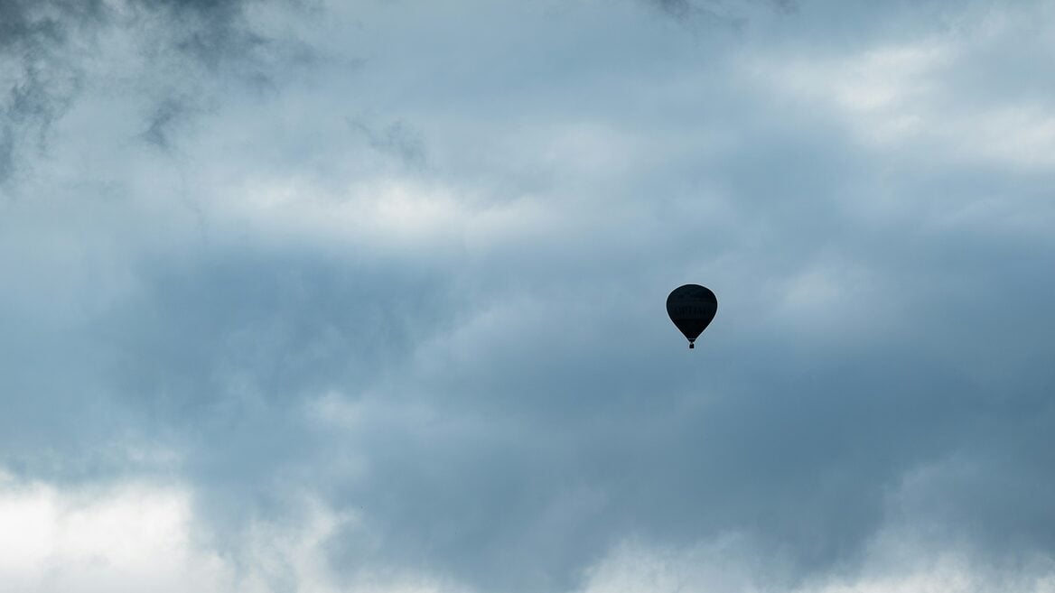 Латвия и Эстония тоже «проявят солидарность» с Литвой если контрабандные шары не прекратятся. Польша уже отказалась приоткрывать границу