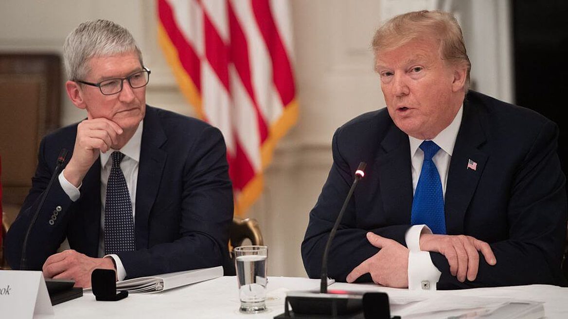 Тим Кук почти убедил Трампа что китайские тарифы навредят Apple и будут на руку Samsung 