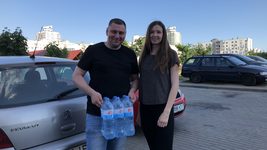 «Развезли 120+ литров». Как айтишники решали проблему с водой в Минске