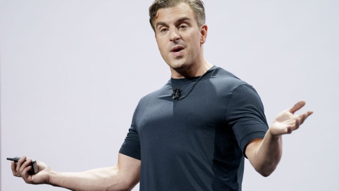 CEO Airbnb: если не брать зумеров руководить скоро будет некому