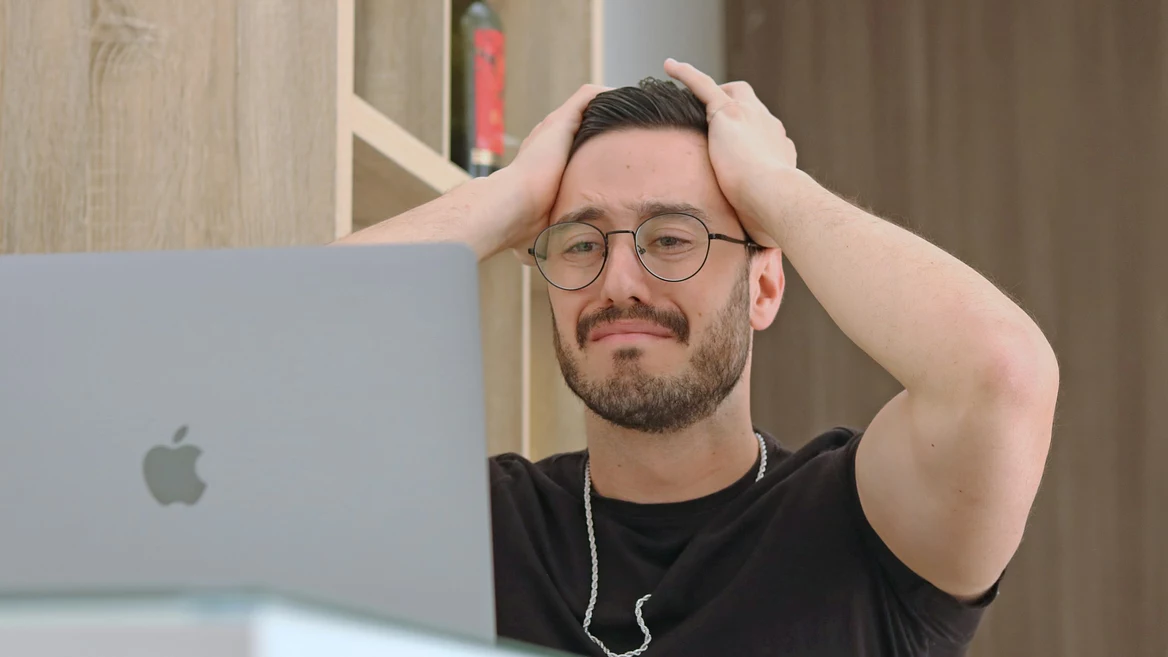 «У меня белая зп и есть ВНЖ». Брокер в Польше посчитал аккаунт подозрительным и продал активы на $100К 