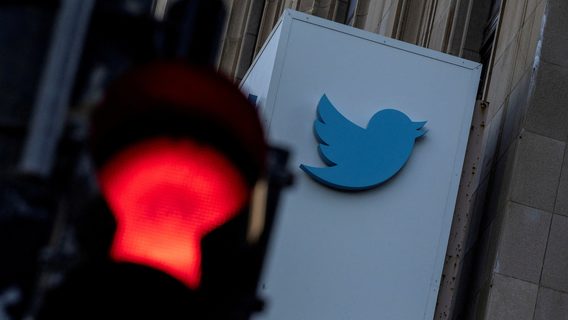 Twitter упал на прошлой неделе из-за сотрудника, который случайно снёс данные — а из-за увольнений некому было чинить