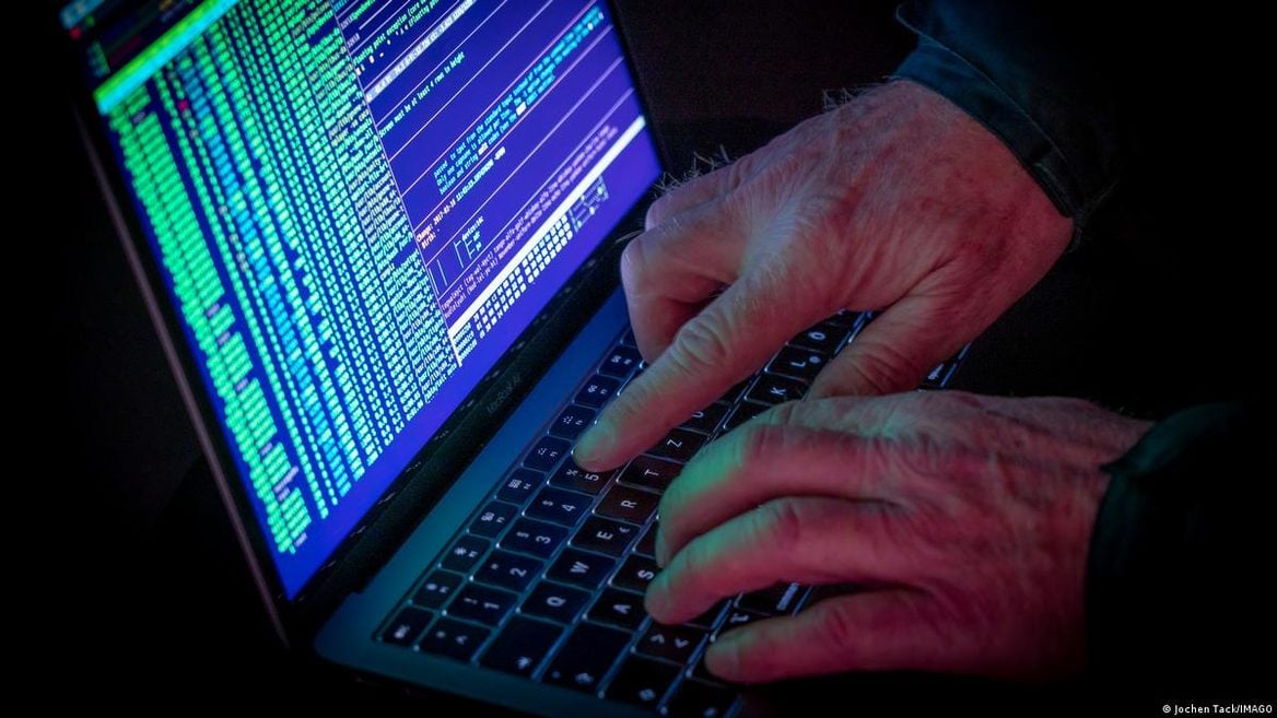 Хакеры скупают базы паролей и готовятся к масштабной атаке на российский госсектор