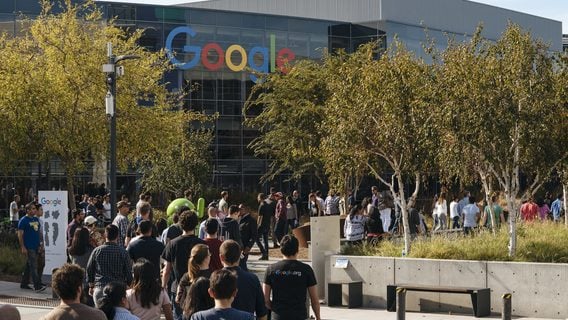 Американские власти обвинили Google в шпионстве за сотрудниками и незаконных увольнениях