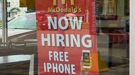 McDonald's в США заманивает работников бесплатными айфонами