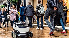 В Эстонии роботам-доставщикам разрешили передвигаться по тротуарам 