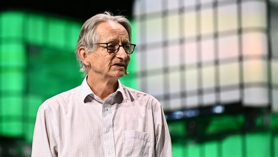 «Крёстный отец» ИИ предложил встроить в него «материнский инстинкт», чтобы он нас не убил