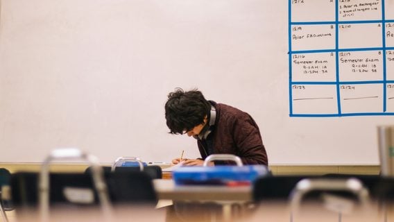 Все беларусские 10-классники теперь должны проходить обязательные учебные сборы