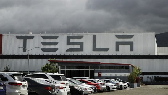 Tesla заменит опционы на денежные выплаты для большинства сотрудников