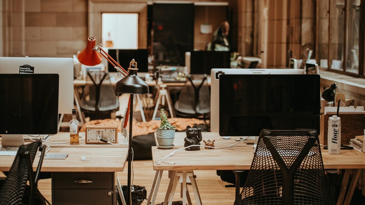 «Ну не шмогла я»: компании просят вернуться сотрудников которых уволили из-за ИИ