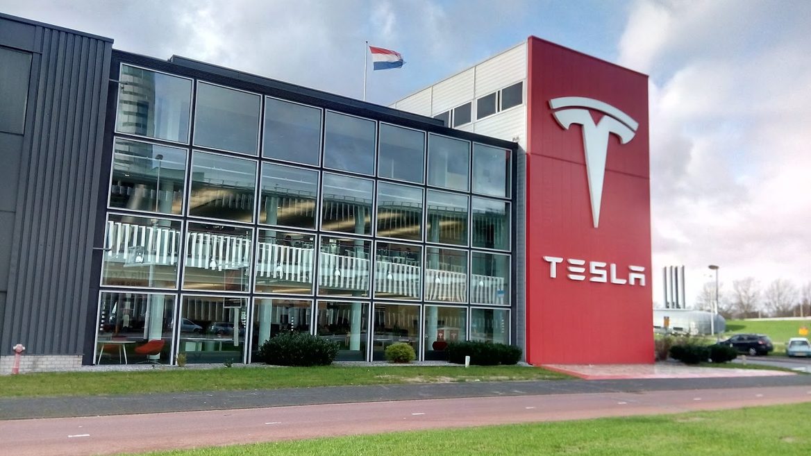 Tesla судится с экс-инженером Александром Яцковым из-за кражи технологий 