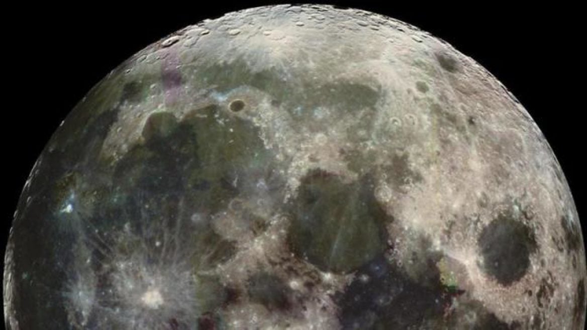 Ученые выяснили почему Луна «вывернута наизнанку»