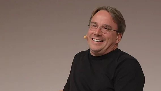 «Так лучше»: Линус Торвальдс начал вайбкодить и признался, что не знает Python