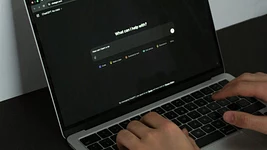 Бывший инженер Google заявил, что компания отстаёт по внедрению ИИ. Она публично огрызнулась