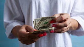 Объём денежных переводов из Беларуси вырос почти в 1,5 раза в 2025