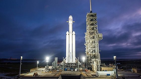 SpaceX планирует сохранить сразу три разгонных ступени тяжёлой ракеты Falcon Heavy 