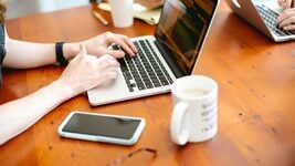 Беларусы запустили в Польше «круглосуточный бизнес-инкубатор» — без переписок с кураторами