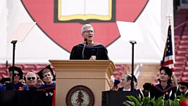 Тим Кук назвал Кремниевую долину «фабрикой хаоса» в речи перед выпускниками Стэнфорда 
