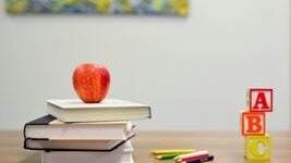 ШІ-праект Google ператварае нудныя кніжкі ў персаналізаваныя матэрыялы для навучання