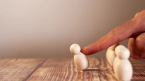 Глава Airbnb: микроменеджмент может ускорять карьеру — зумеры не верят